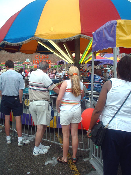 Jack and Sam watch the girls on the carousel.jpg 94.0K